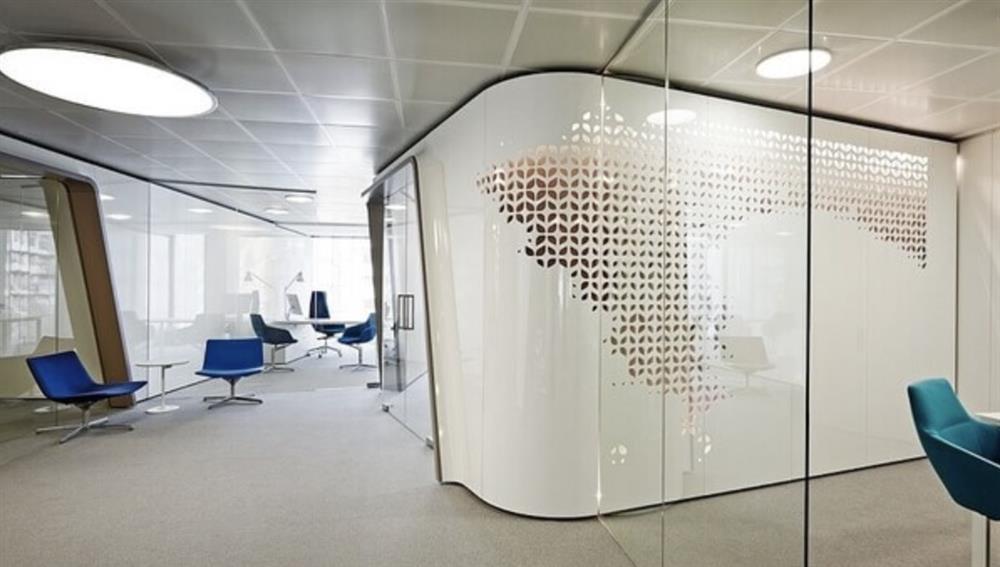 Vách ngăn từ kính mang đến sự sang trọng cho không gian